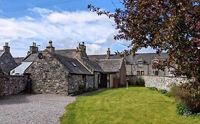 Ailnack Cottage -Cheerful Cottage With Secure Garden And Off Street Parking Sleeps 4