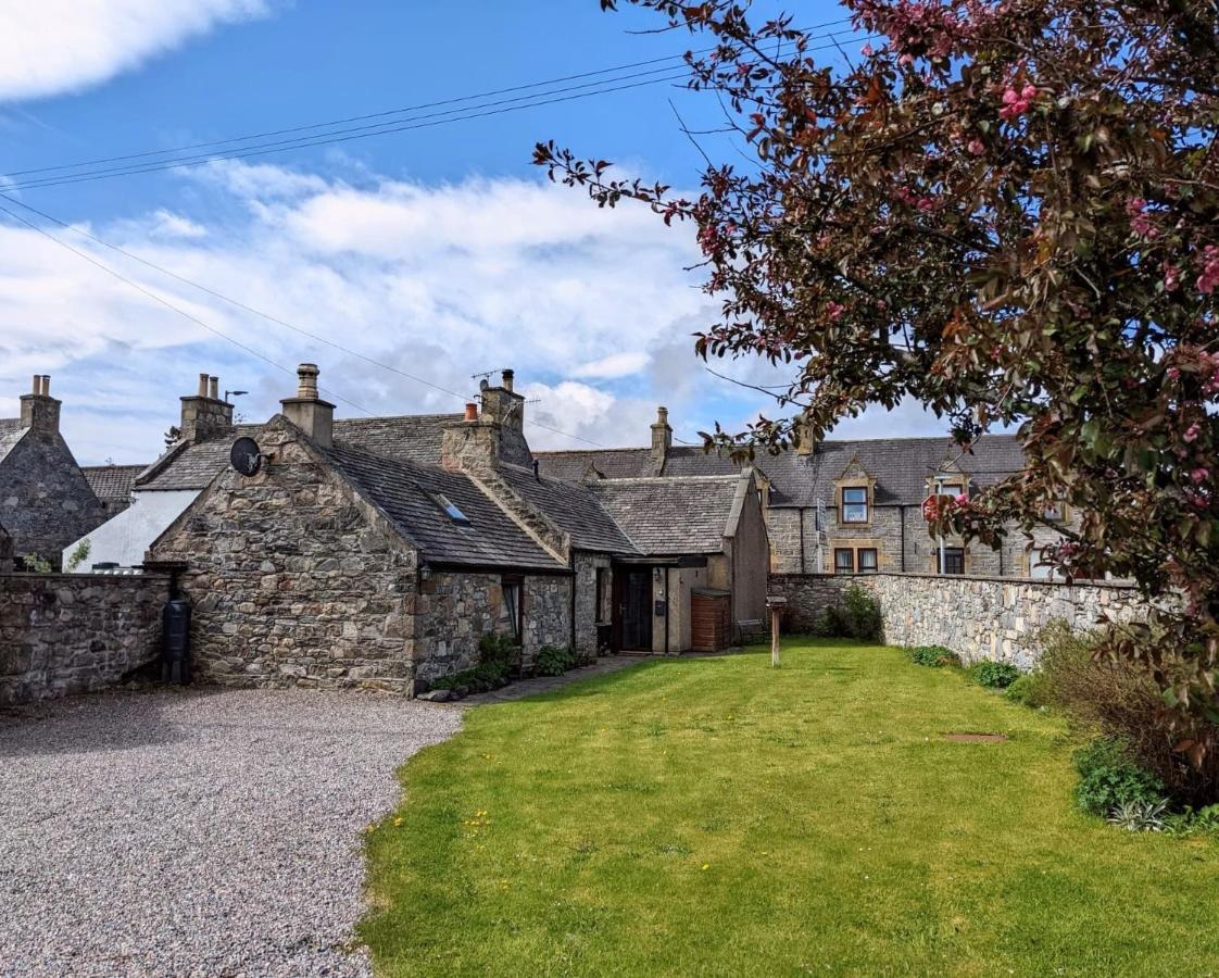 Ailnack Cottage -Cheerful Cottage With Secure Garden And Off Street Parking Sleeps 4 Tomintoul Exterior photo